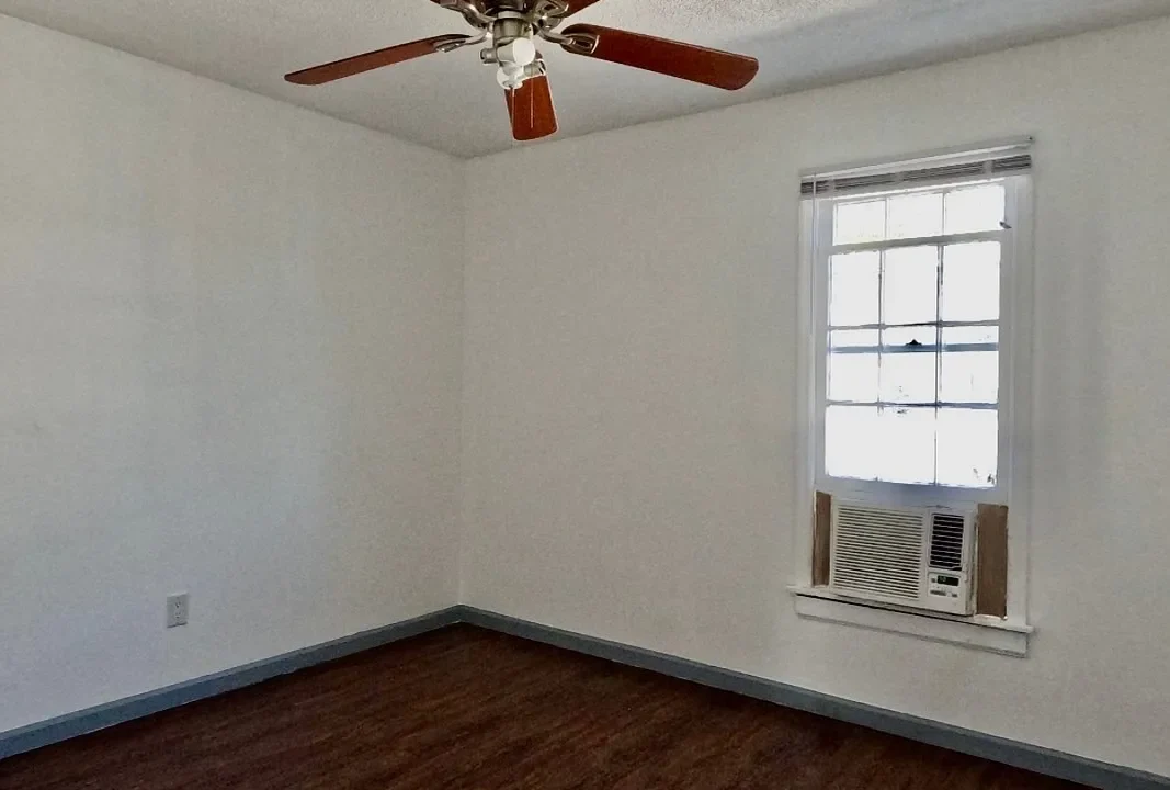 1d8b0e72515bca11024c2f620a8a4e17-rentals_large_1200_1200