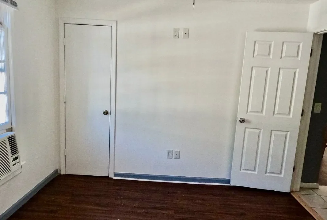 2cff4954e7dee99f2c23fe6a042ebf80-rentals_large_1200_1200