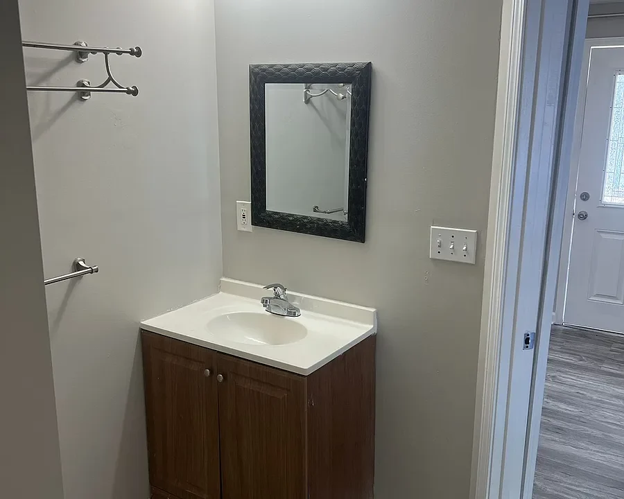 cd60f3c8e1245777c4dc9d8ee9266805-rentals_large_1200_1200